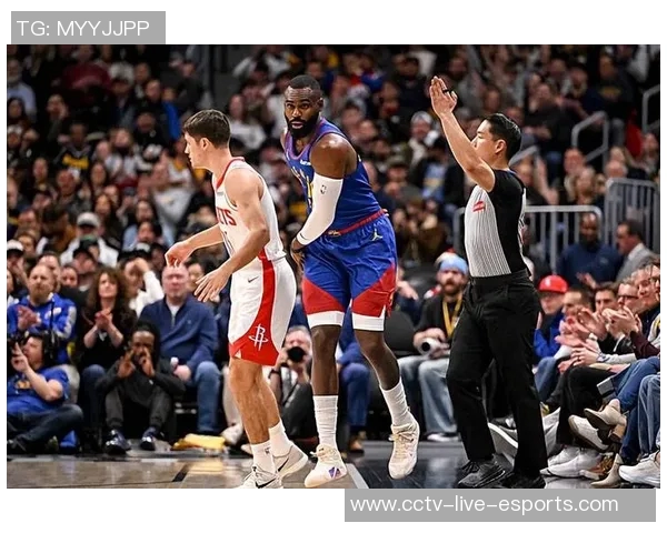 小哈达威替补表现出色全场12投7中三分命中率高达44贡献18分3篮板